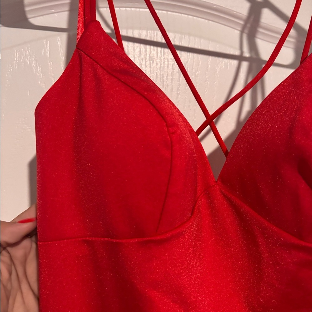 Elegant Red Evening Gown - Picture 5 of 8